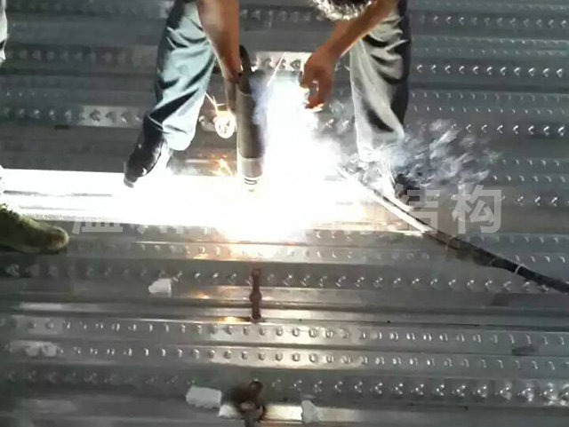 鋼結(jié)構(gòu)